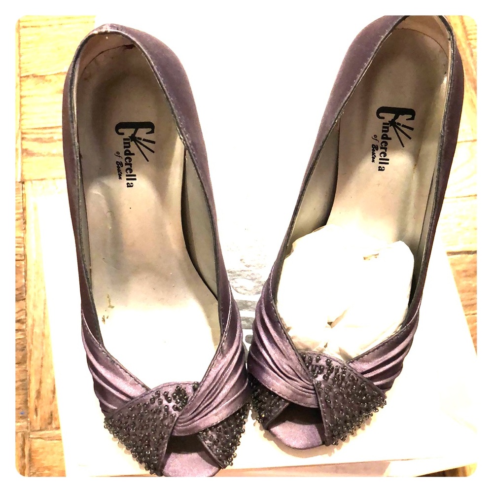 Grey Satin Beaded Peep-Toe Heels. US Sz 2.5M CoB
